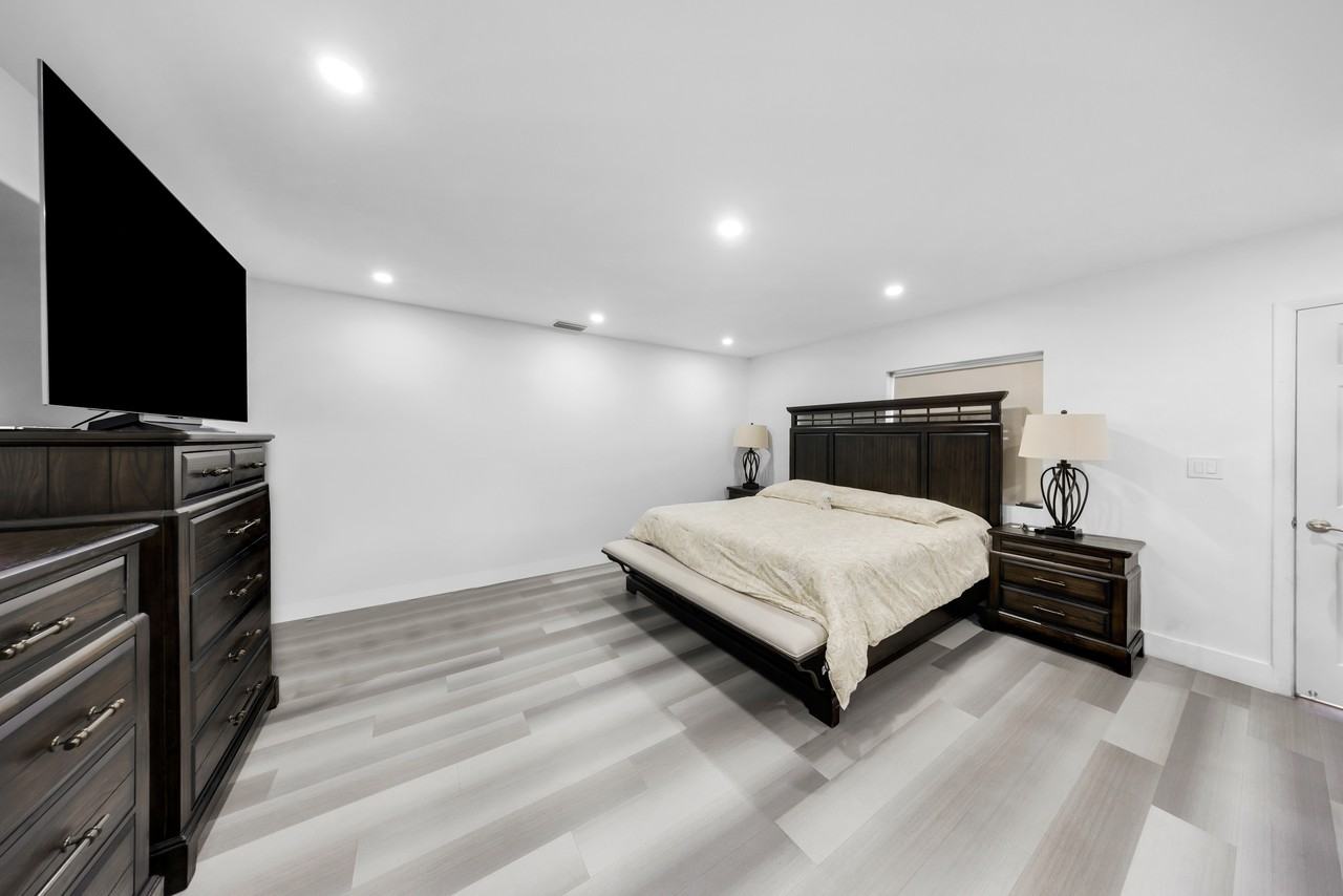 490 W 33rd Pl #NA - Photo 7 of 13