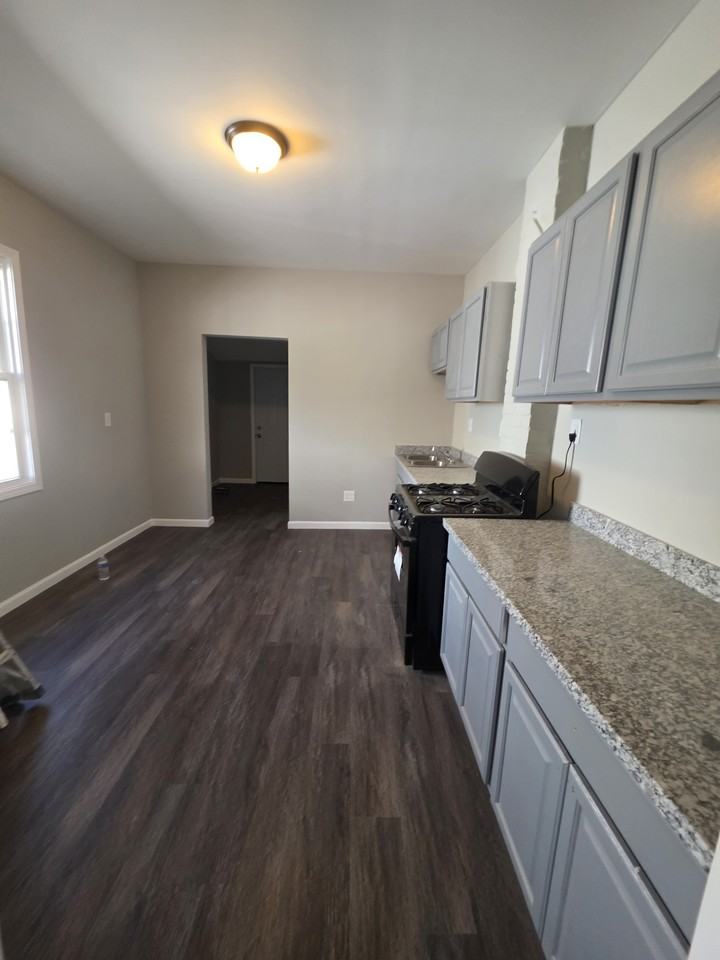 441 Maple Ave #441 - Photo 3 of 9