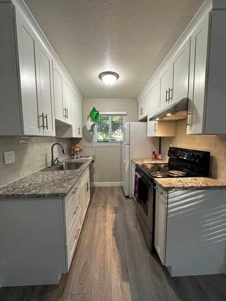 1731 O St #5 - Photo 5 of 22