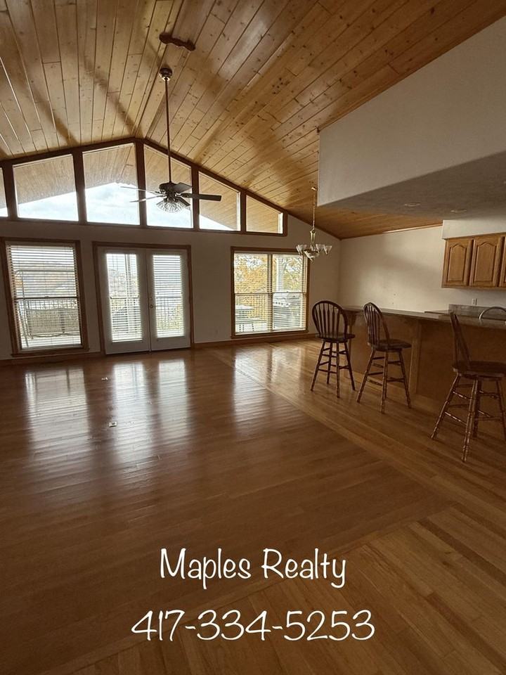 467 Crestview Dr - Photo 5 of 12