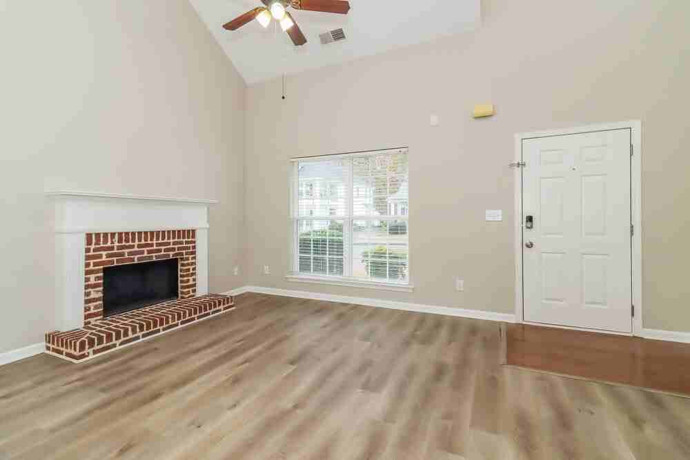4639 Liberty Square Dr - Photo 5 of 17