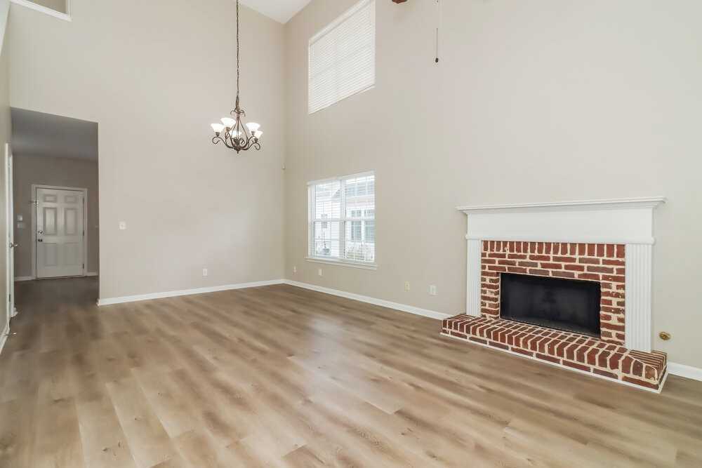 4639 Liberty Square Dr - Photo 6 of 17