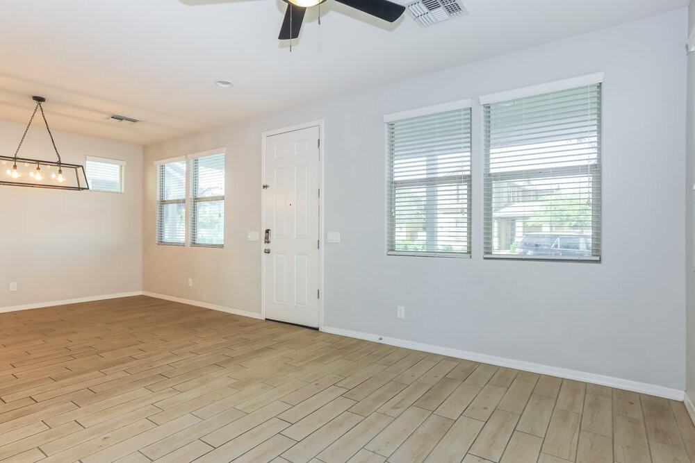 3710 E Robert St - Photo 4 of 17