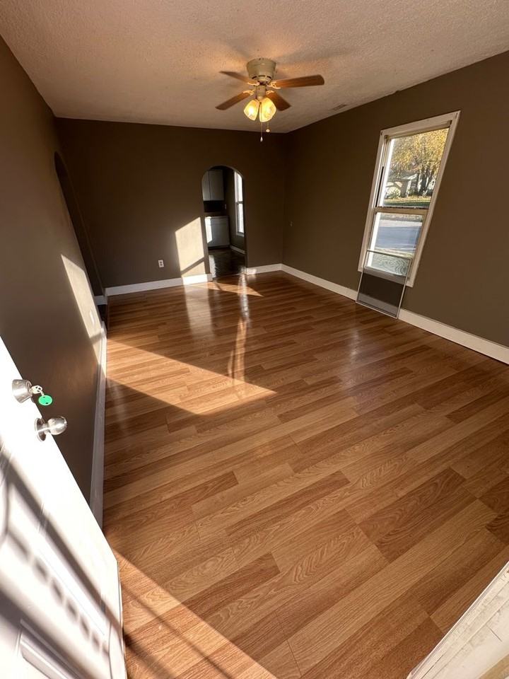 1500 Leroy St - Photo 2 of 7