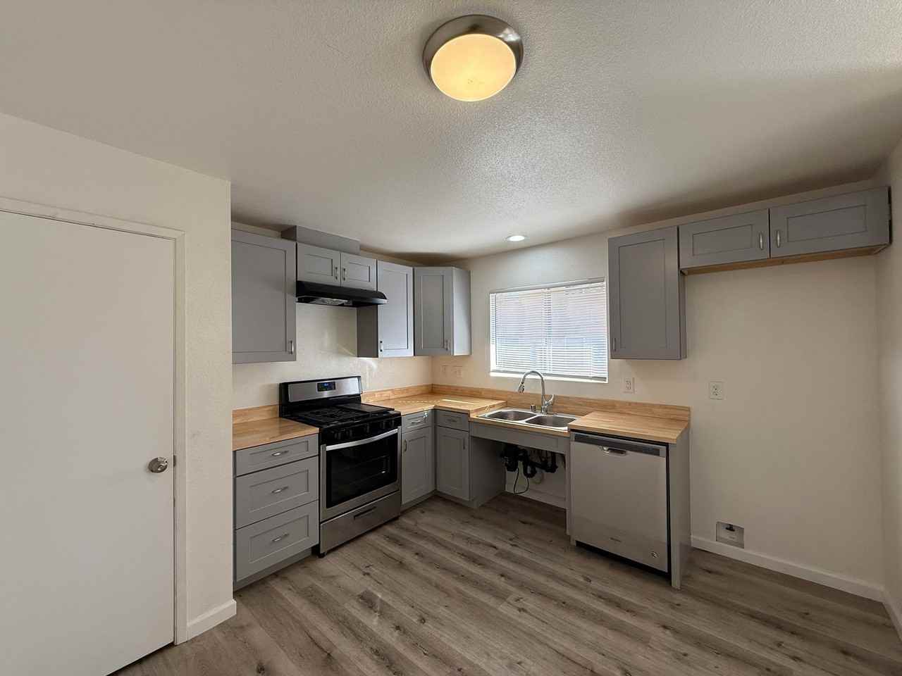 524 E Avenue Q12 #3 - Photo 5 of 11