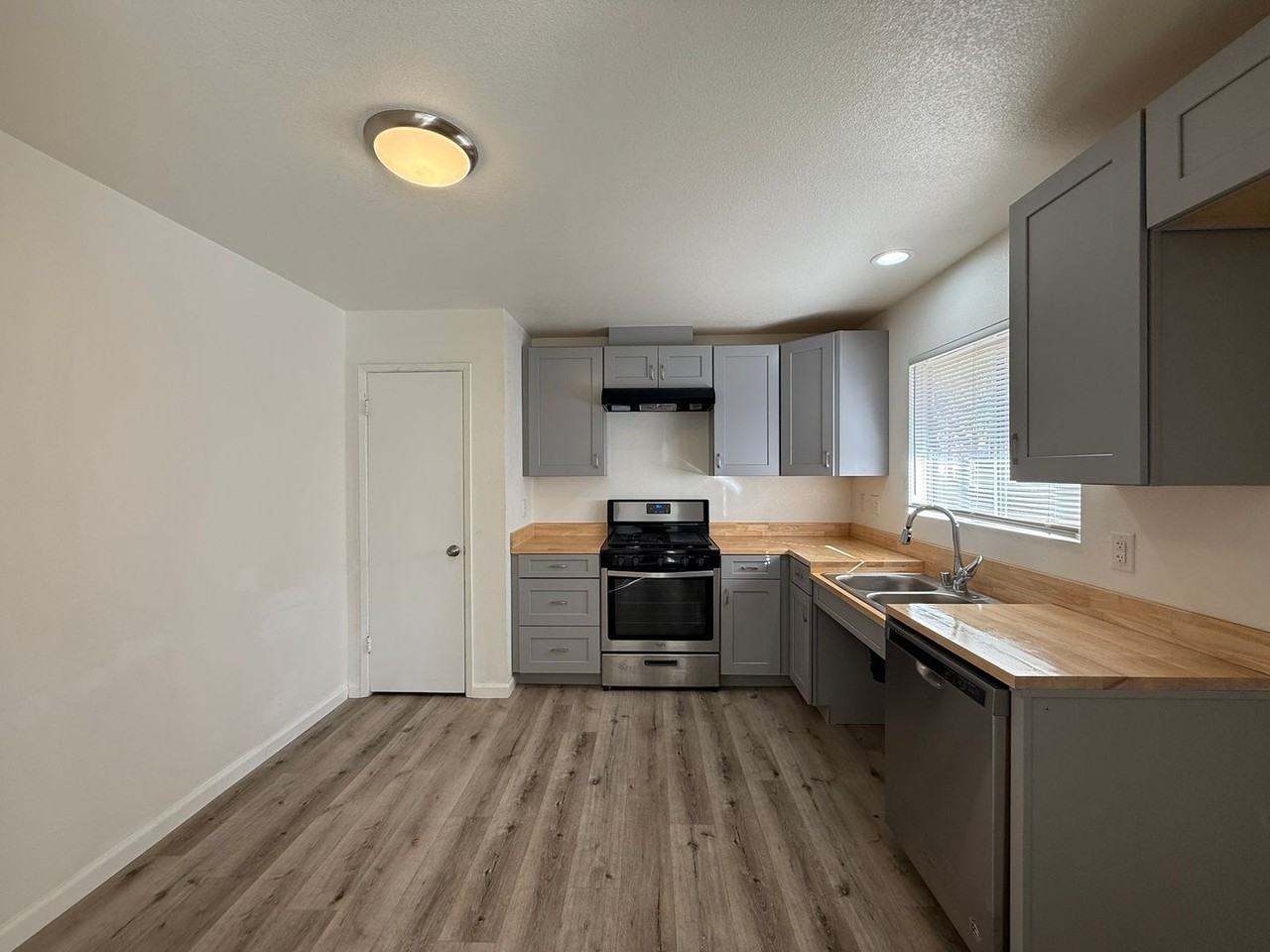 524 E Avenue Q12 #3 - Photo 6 of 11