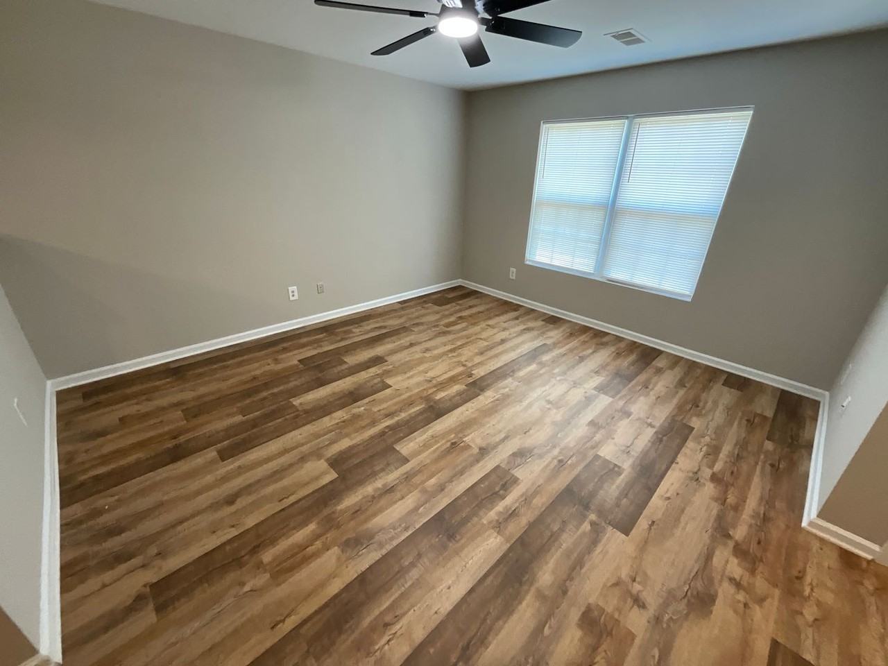 1019 N Manor Dr - Photo 4 of 27