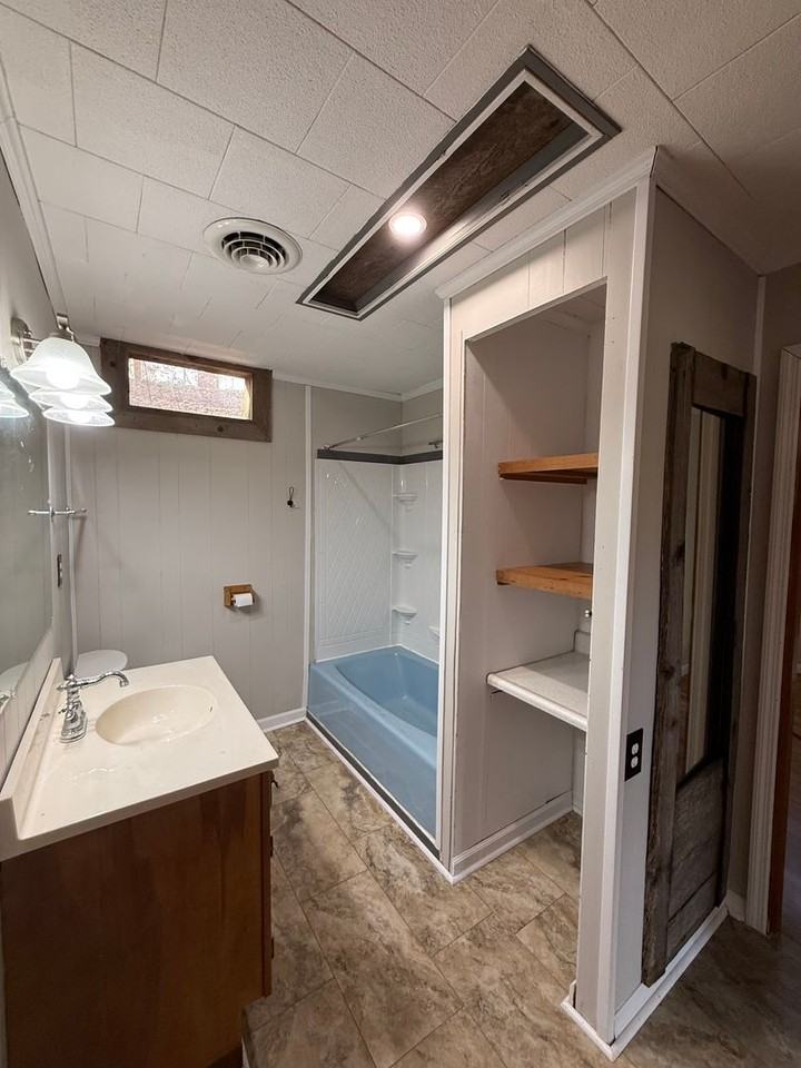 1037 Stringtown Rd - Photo 6 of 17