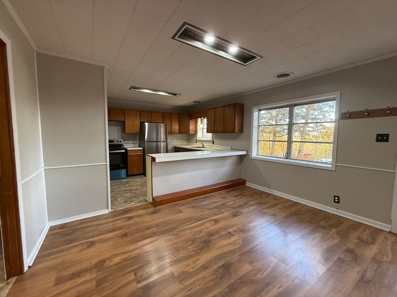 1037 Stringtown Rd - Photo 4 of 17