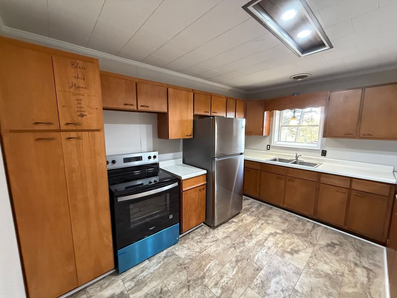 1037 Stringtown Rd - Photo 5 of 17