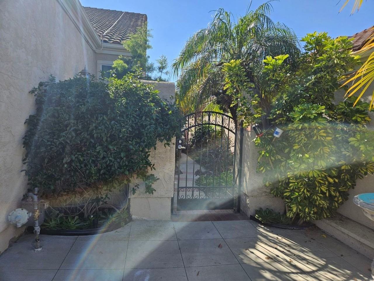 1742 Hermosita Drive - Photo 3 of 42