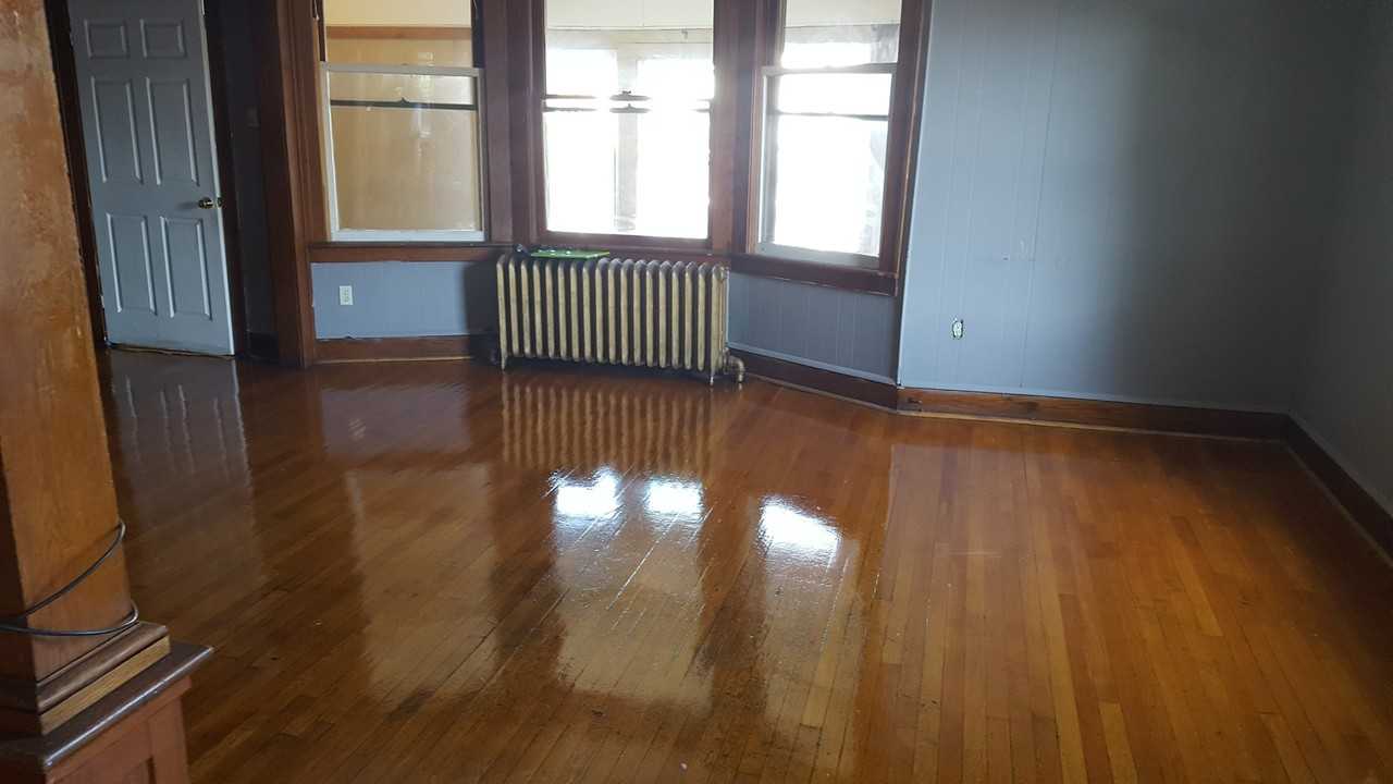 Wonderful 4 Bedroom Student Housing! - Photo 2 of 5