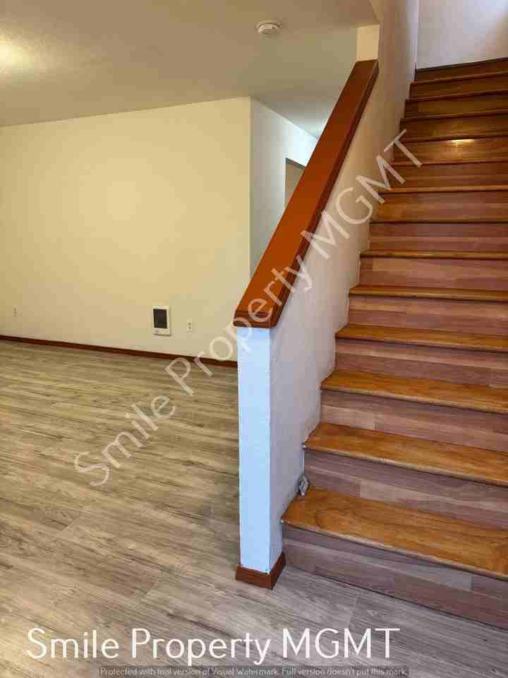 8417 Southeast Insley Street - Photo 2 of 15