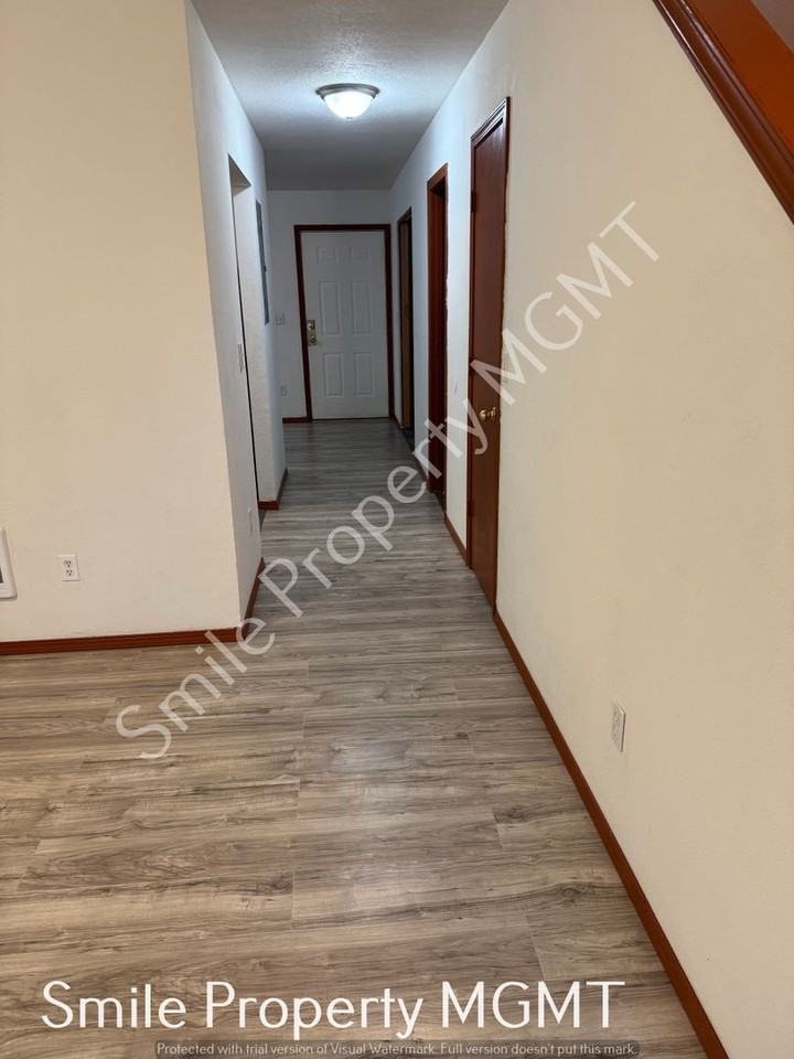 8417 Southeast Insley Street - Photo 3 of 15