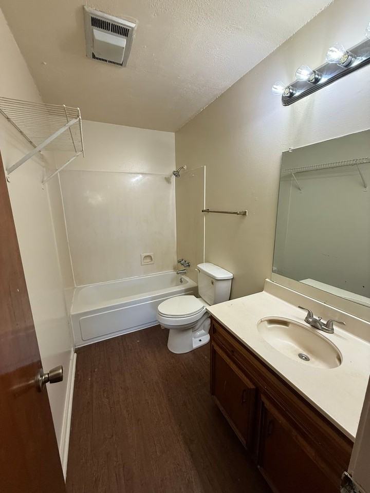 8216 Governor Dr Apt C - Photo 2 of 15