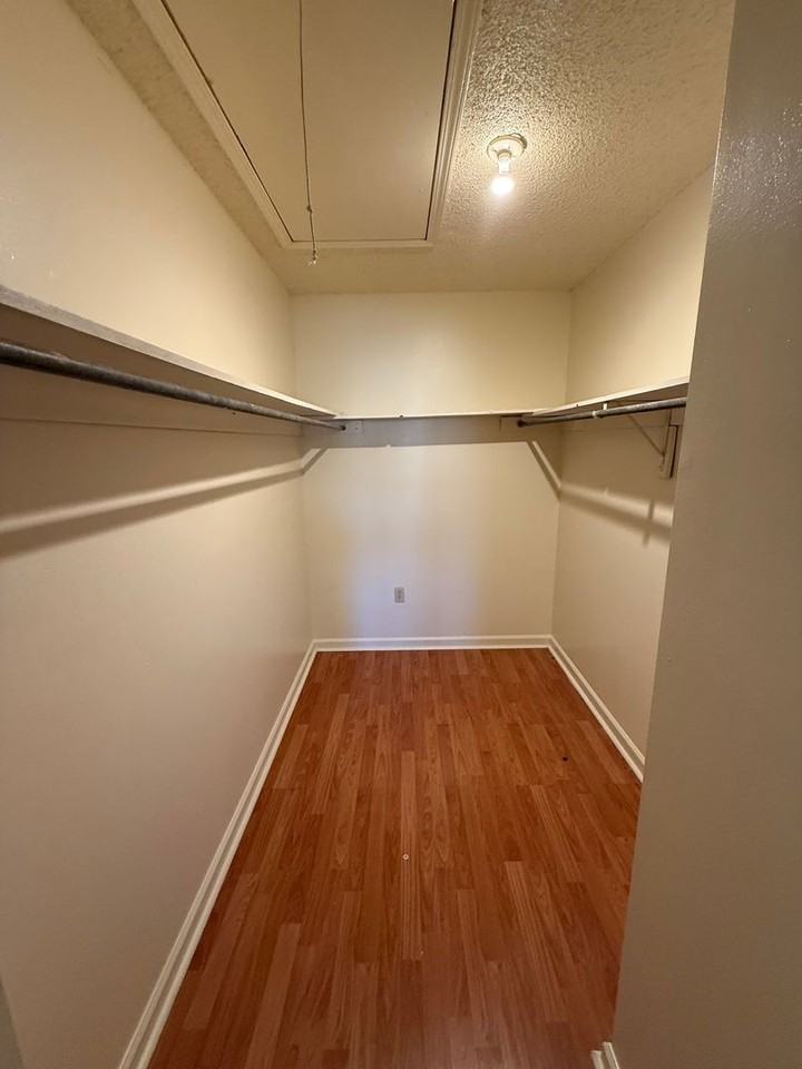 8216 Governor Dr Apt C - Photo 3 of 15