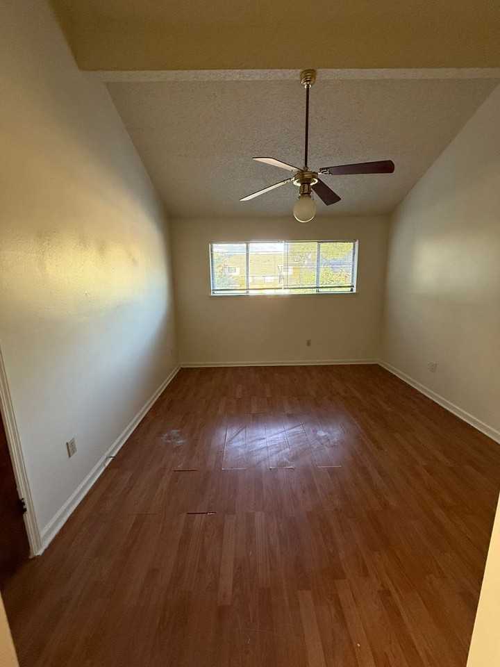 8216 Governor Dr Apt C - Photo 4 of 15