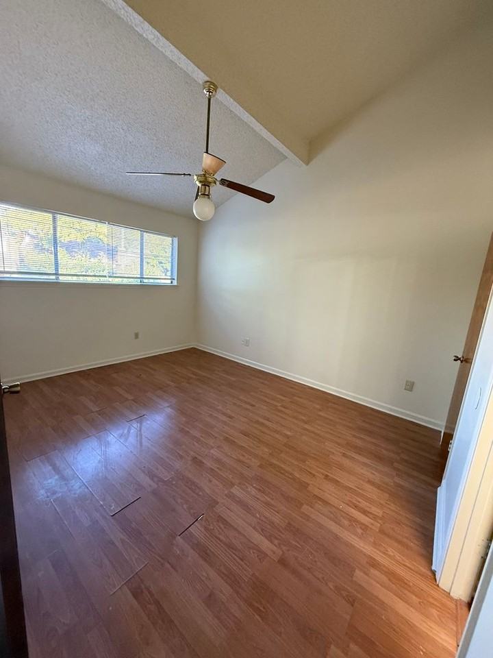8216 Governor Dr Apt C - Photo 5 of 15
