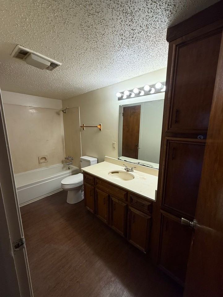 8216 Governor Dr Apt C - Photo 7 of 15