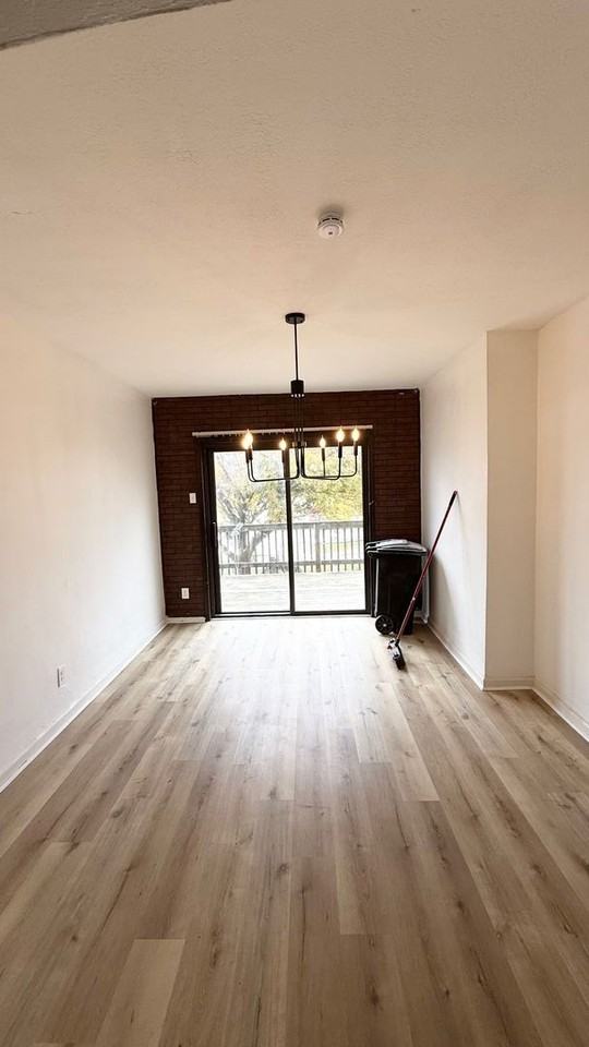 214 Rothman Street - Photo 6 of 23