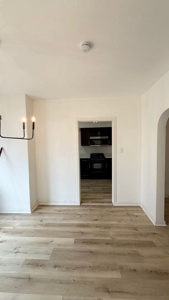 214 Rothman Street - Photo 7 of 23