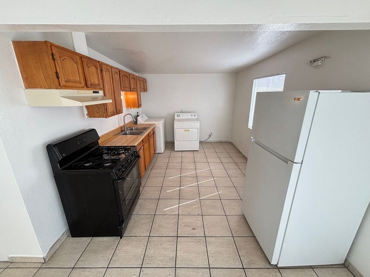 900 H St - Photo 2 of 27
