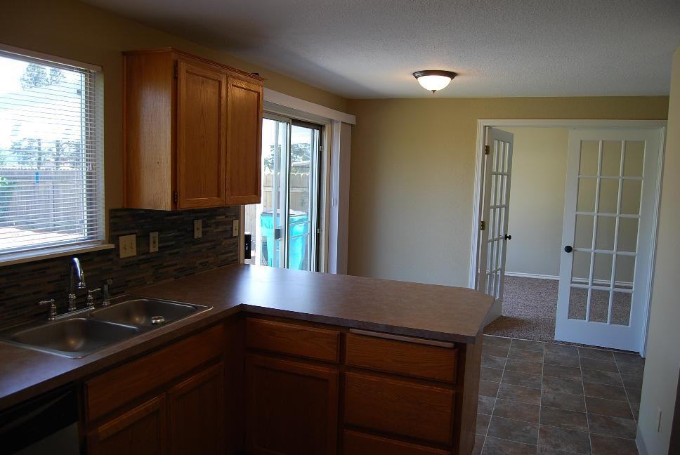 205 Ne 176th Ave - Photo 6 of 28