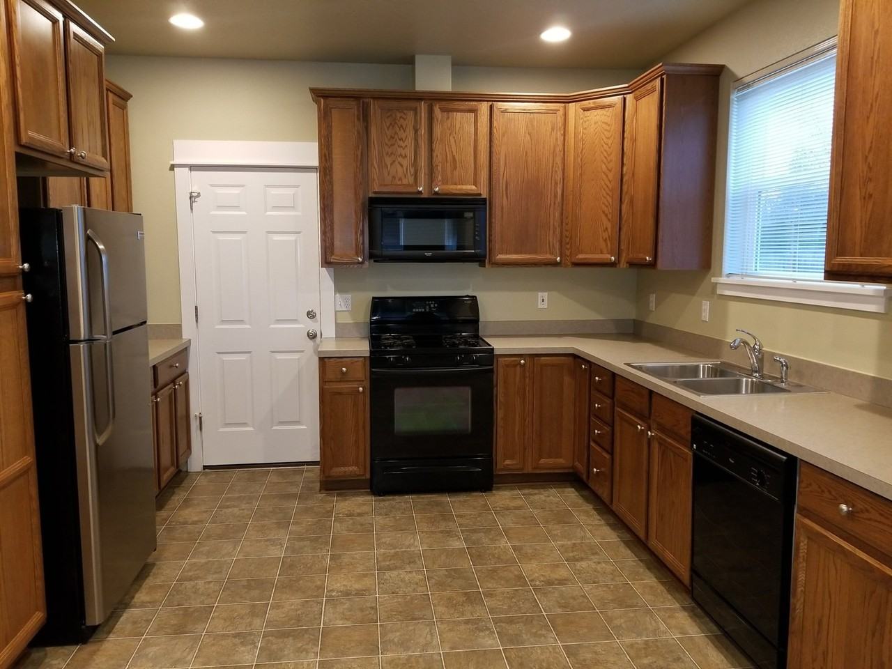 2128 Marlow Ln - Photo 2 of 19