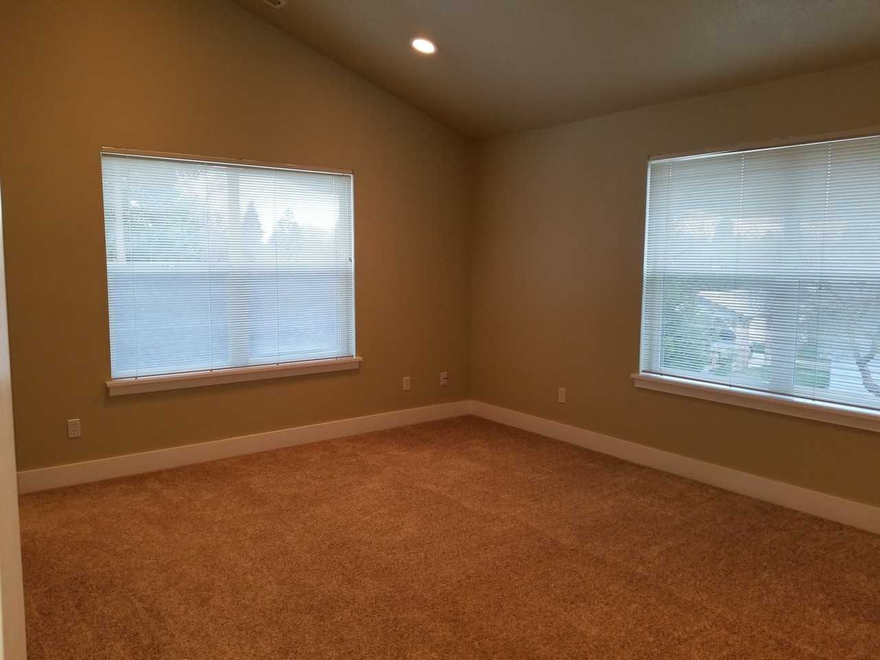 2128 Marlow Ln - Photo 5 of 19