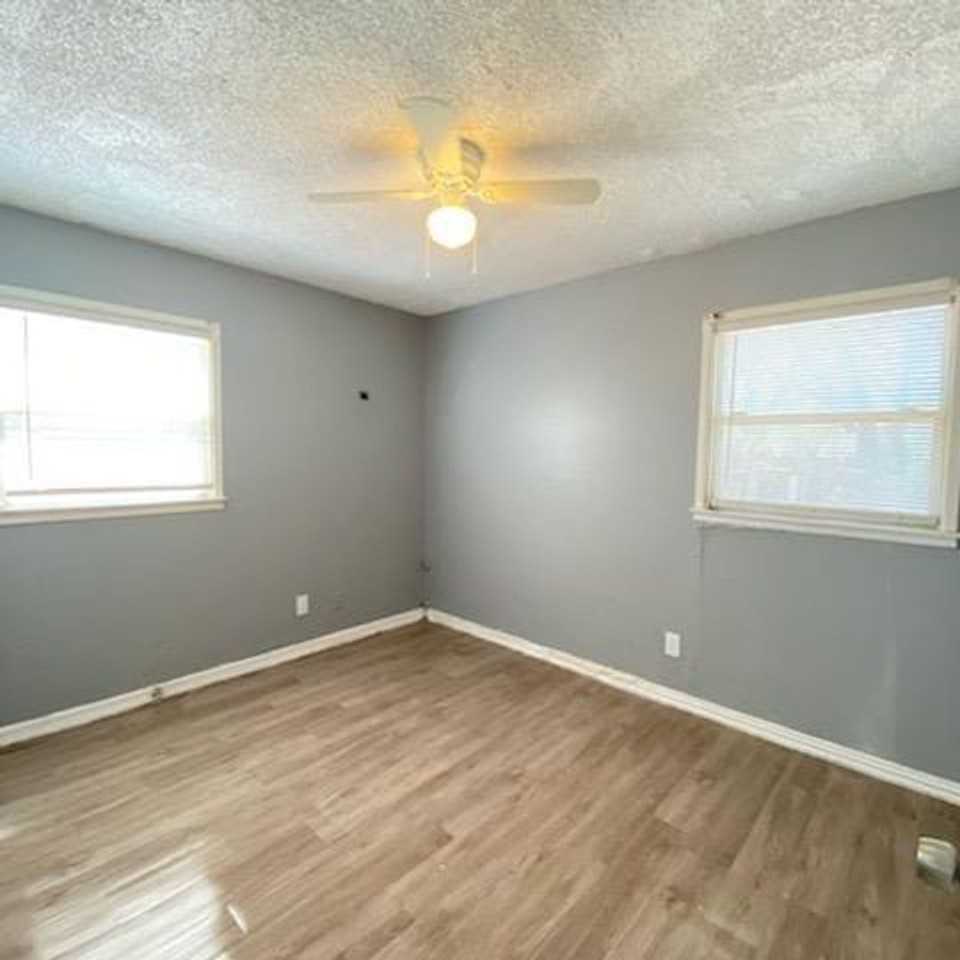 2714 E 3rd St - Photo 6 of 8