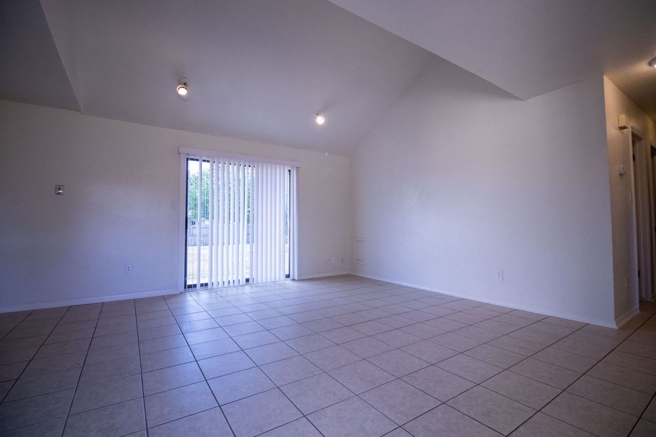 2204 Lafayette Dr - Photo 5 of 16