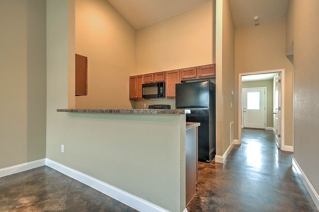 31 Sutter Pl - Photo 2 of 19