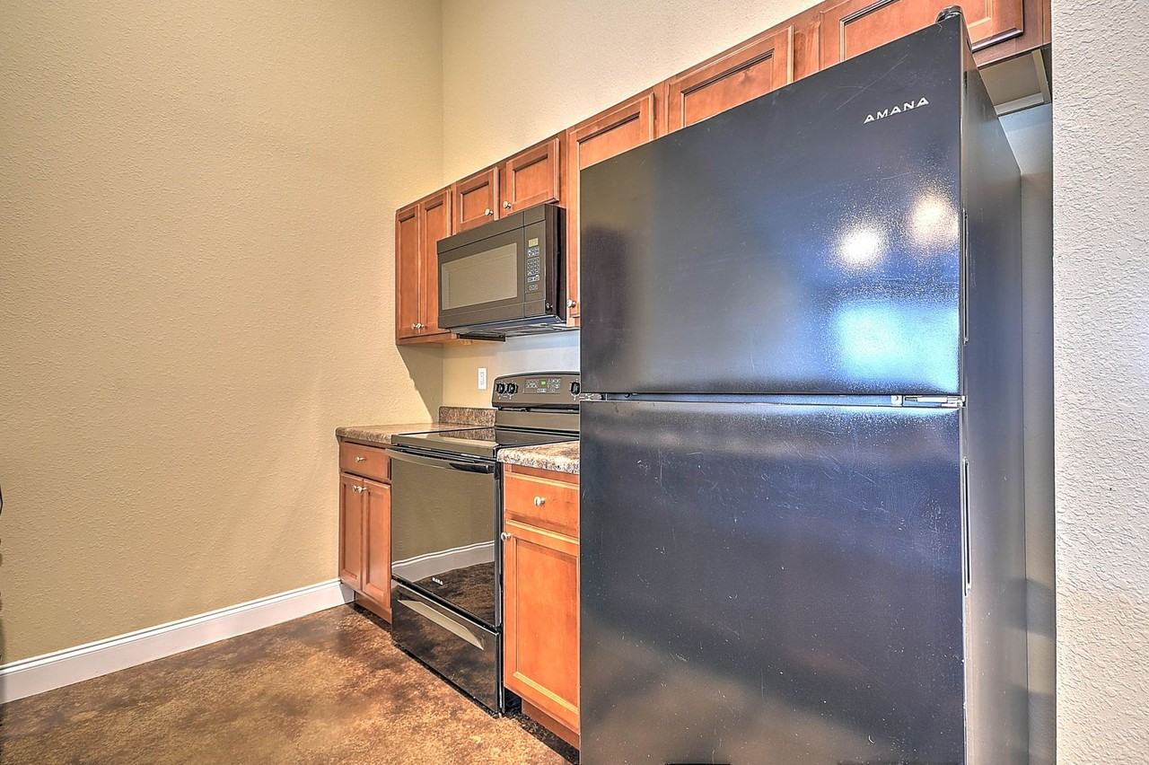 31 Sutter Pl - Photo 4 of 19