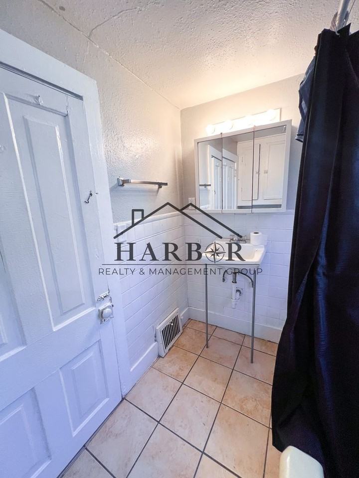 707 5th St - Photo 2 of 12