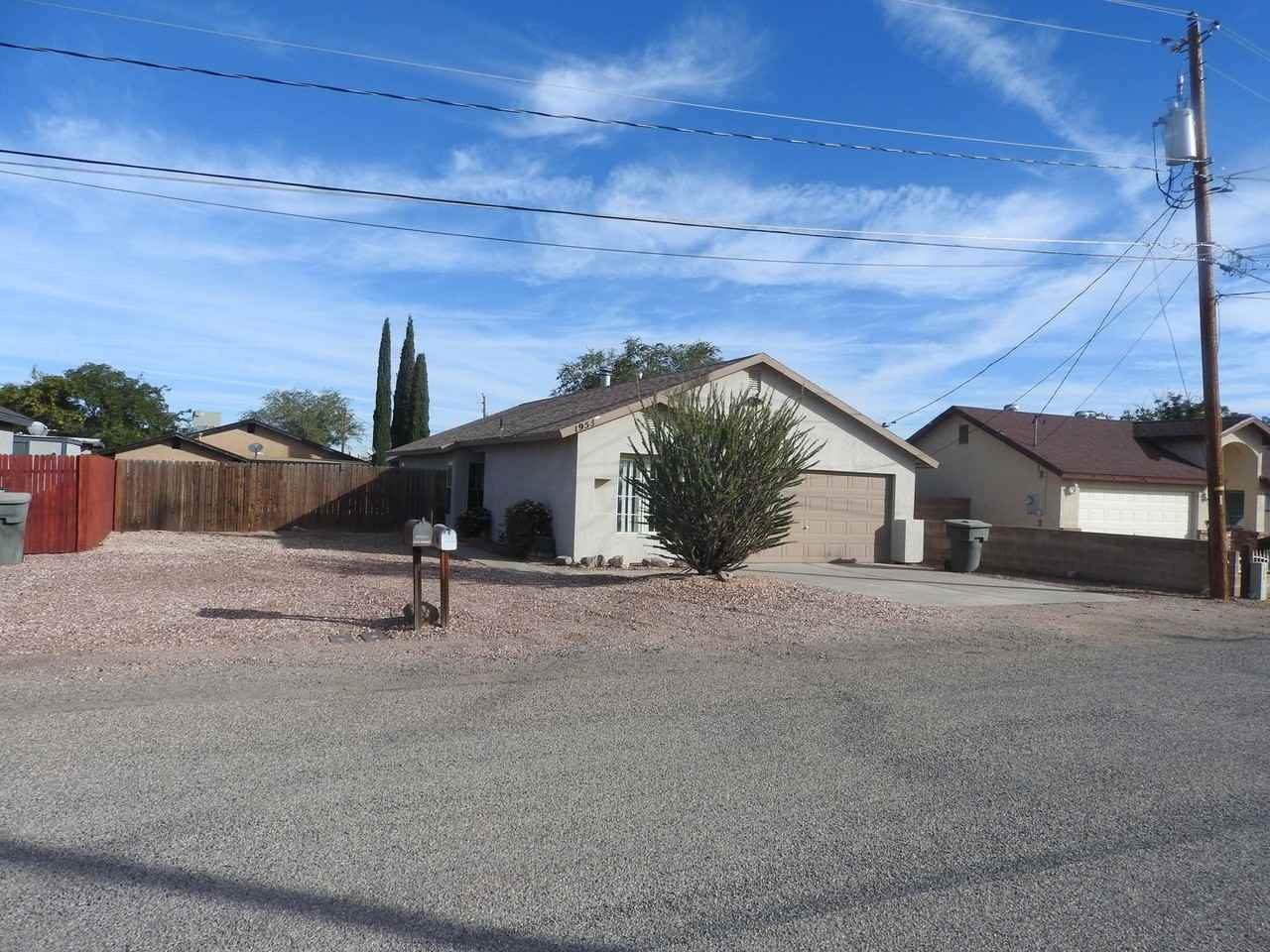 1953 Davis Avenue - Photo 3 of 41