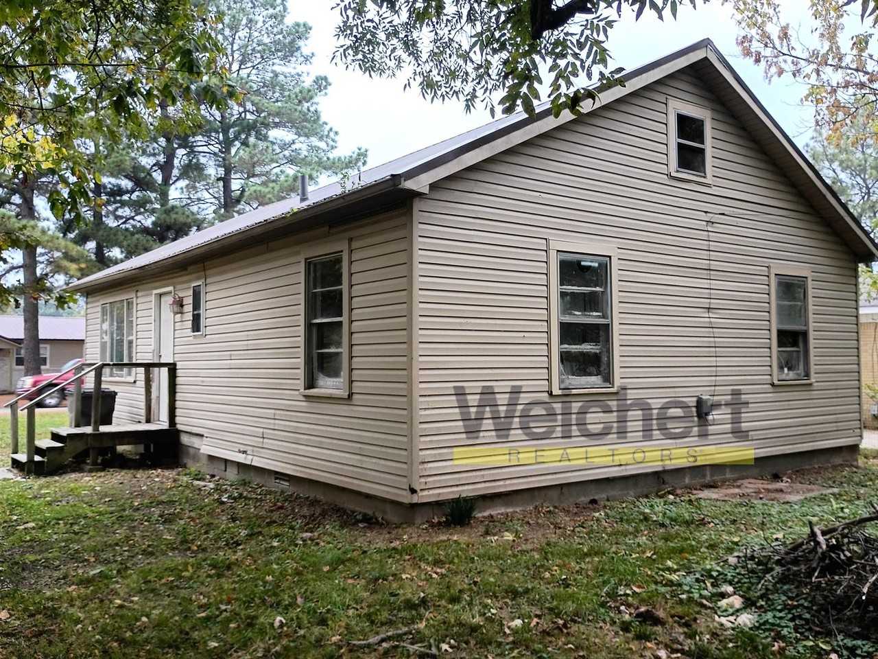 609 N 6 1/2 St - Photo 2 of 10