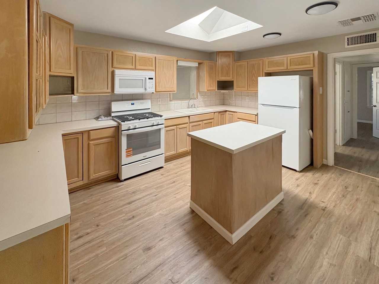 512 E Mesa Dr - Photo 3 of 9