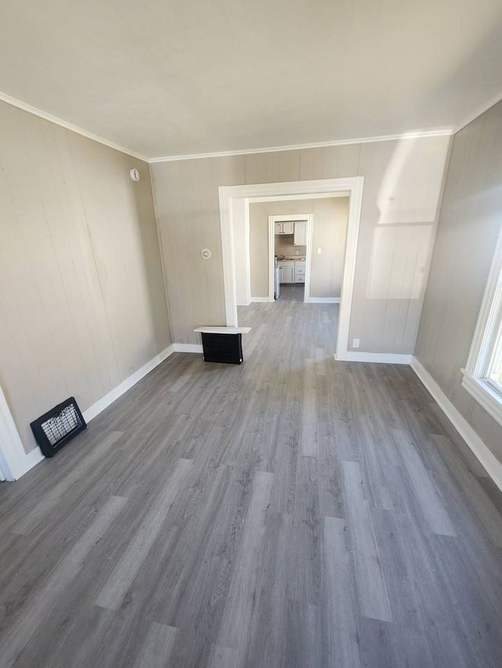 707 W 18th St - Photo 2 of 28