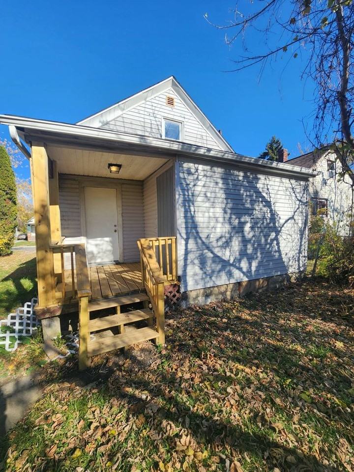 707 W 18th St - Photo 3 of 28