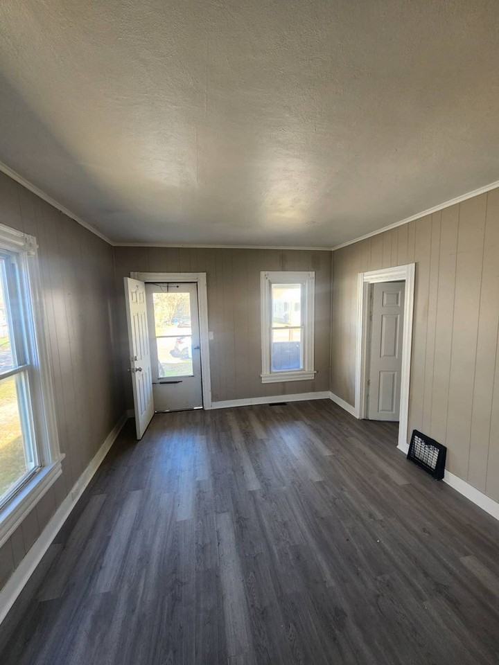 707 W 18th St - Photo 4 of 28