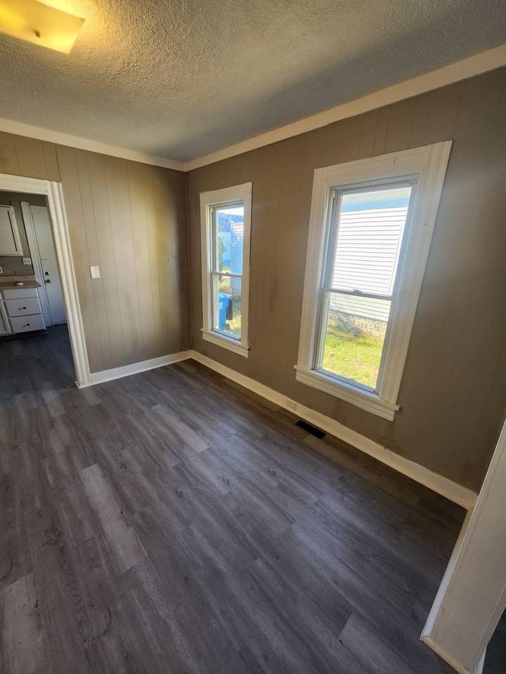 707 W 18th St - Photo 7 of 28