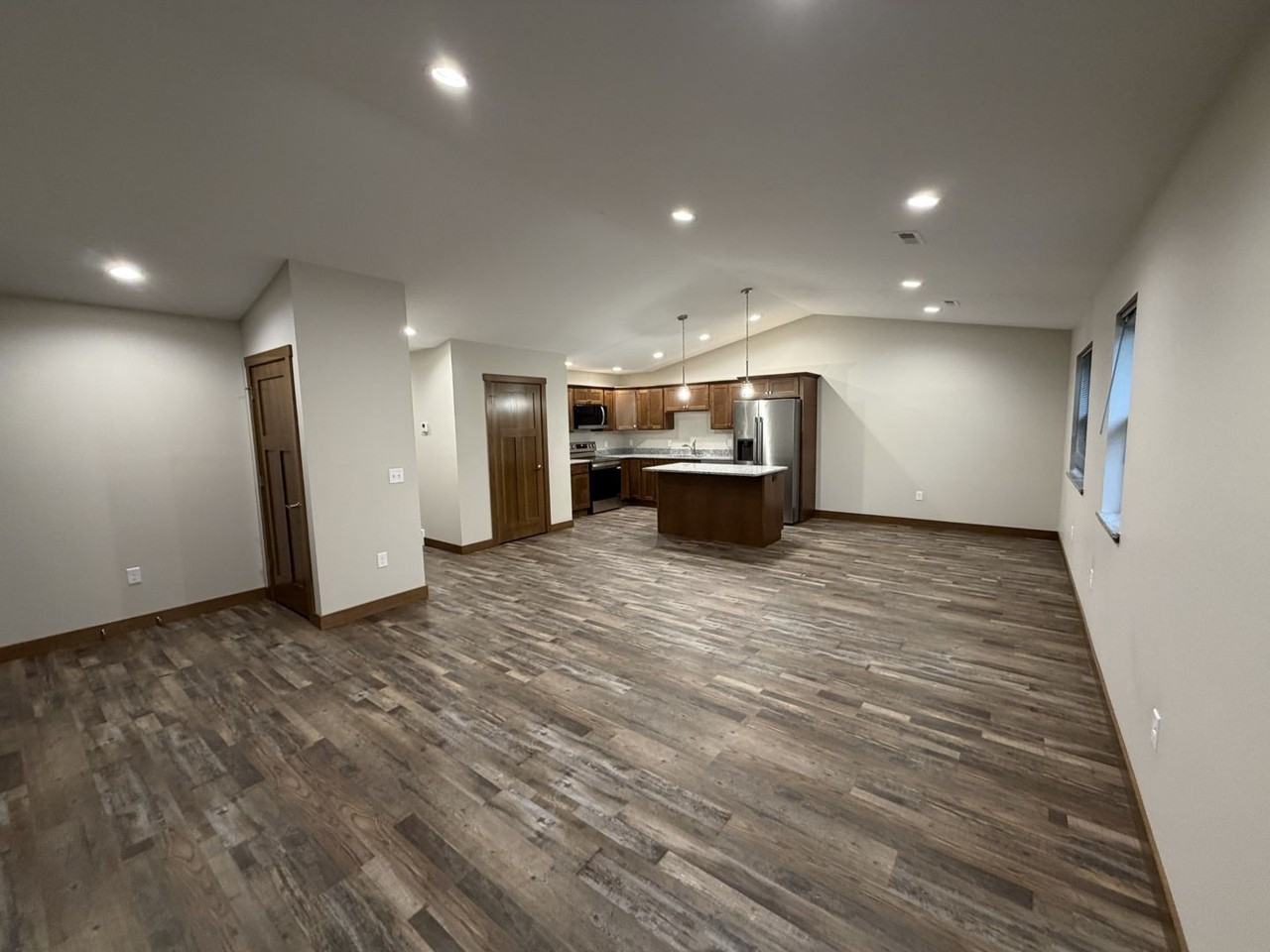 1124 Garfield Ave - Photo 4 of 32