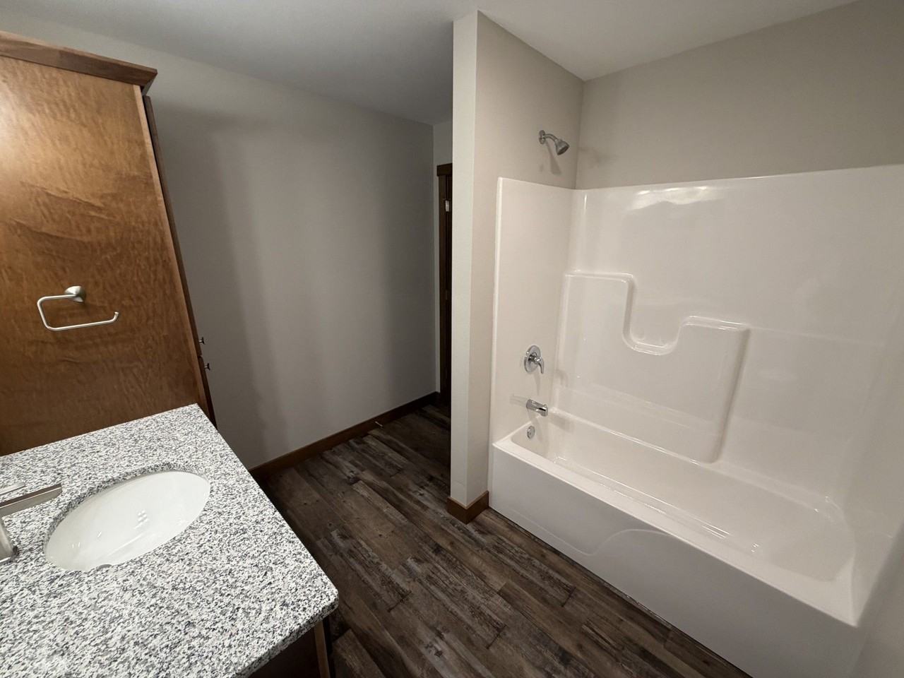 1124 Garfield Ave - Photo 5 of 32