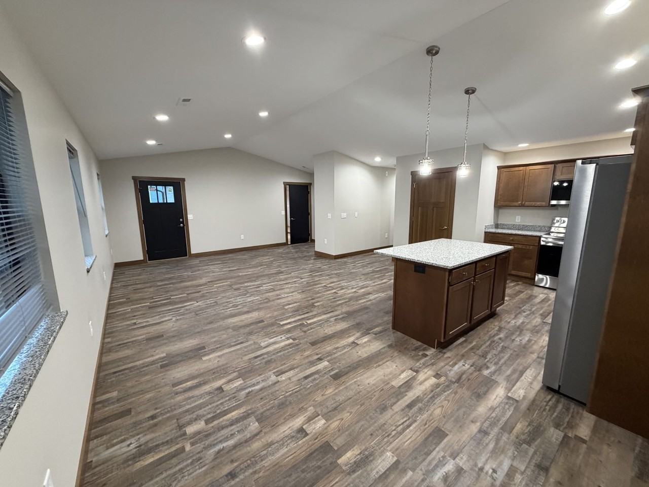 1124 Garfield Ave - Photo 6 of 32