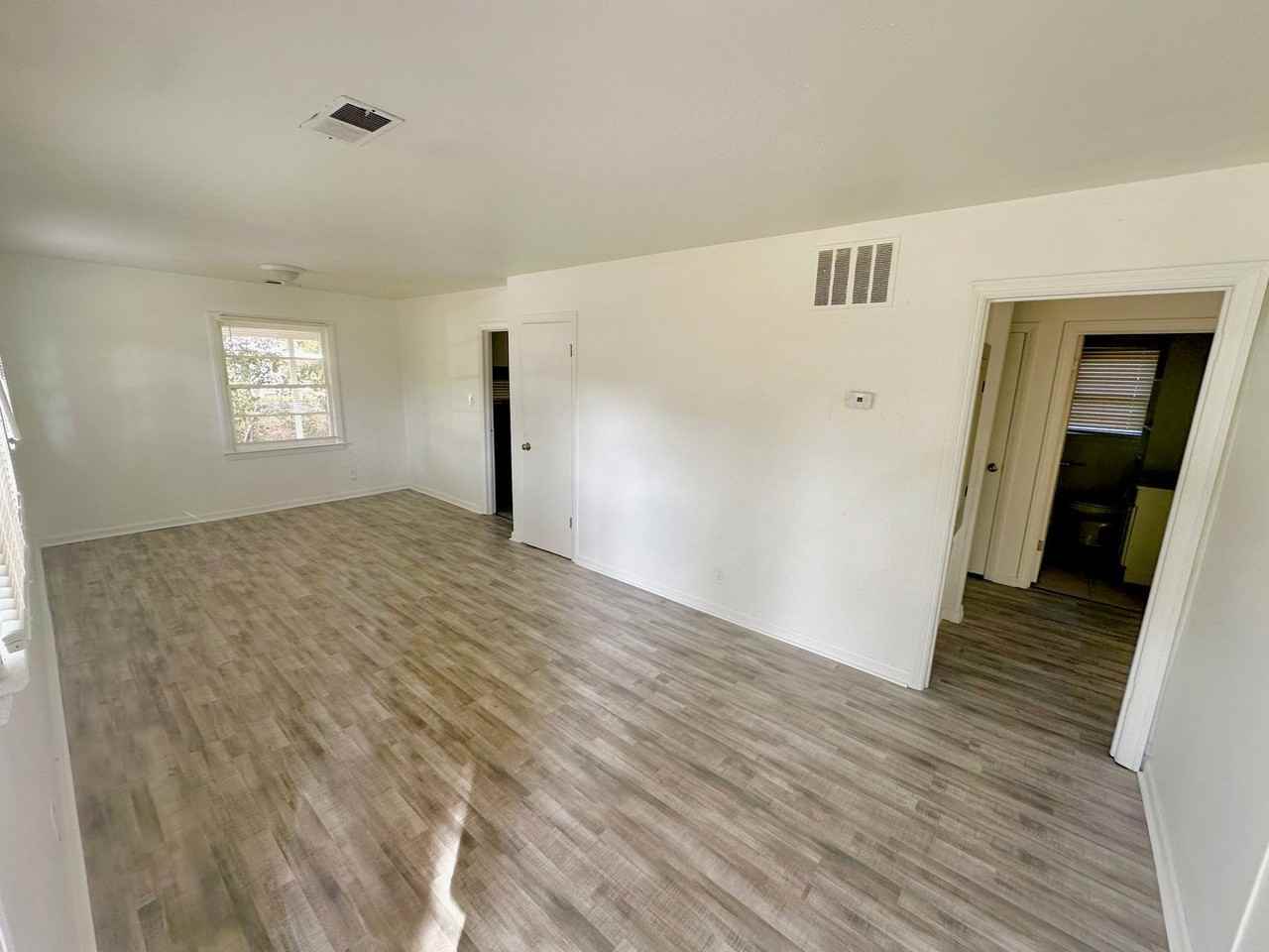 108 Smith Pl - Photo 4 of 14