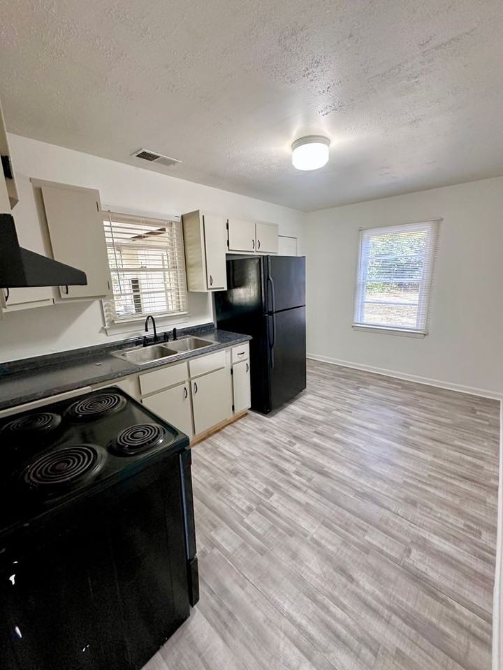108 Smith Pl - Photo 6 of 14