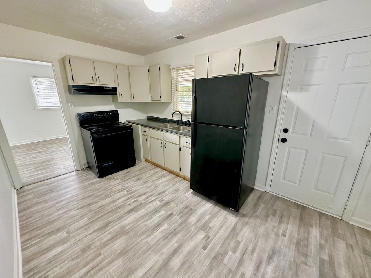 108 Smith Pl - Photo 7 of 14