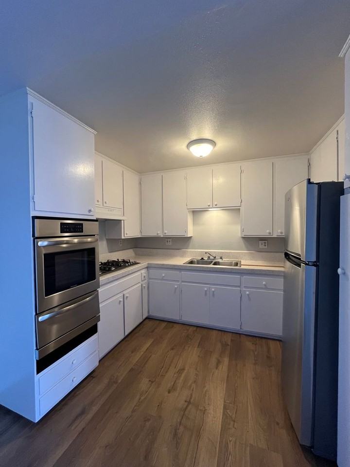 564 7th St - Photo 3 of 11