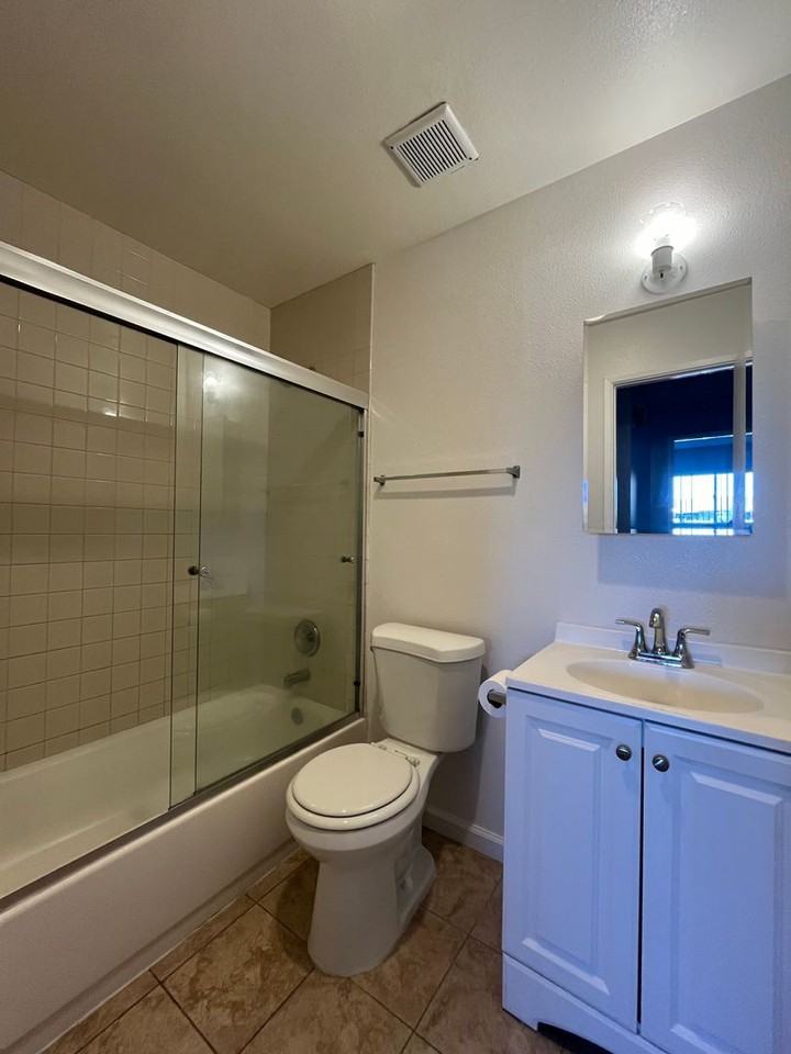 564 7th St - Photo 5 of 11