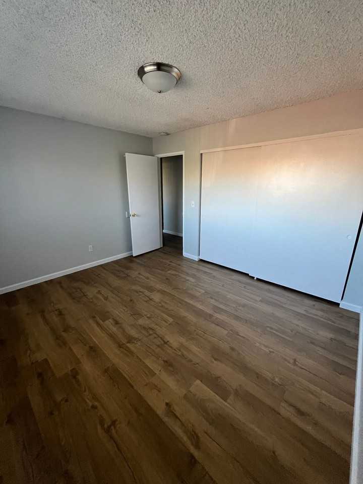 564 7th St - Photo 7 of 11